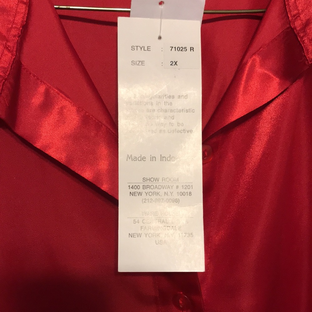 Plus size red blouse. - Picture 3 of 3